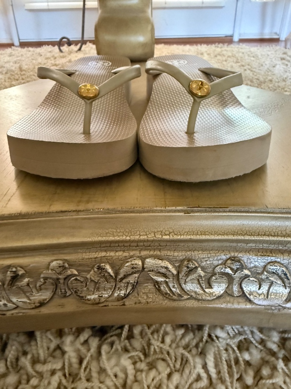 Tory Burch Wedge Flip Flops Tan Beige Gold Logo Platform Sandals Womens 7 - 7.5 - Picture 3 of 8